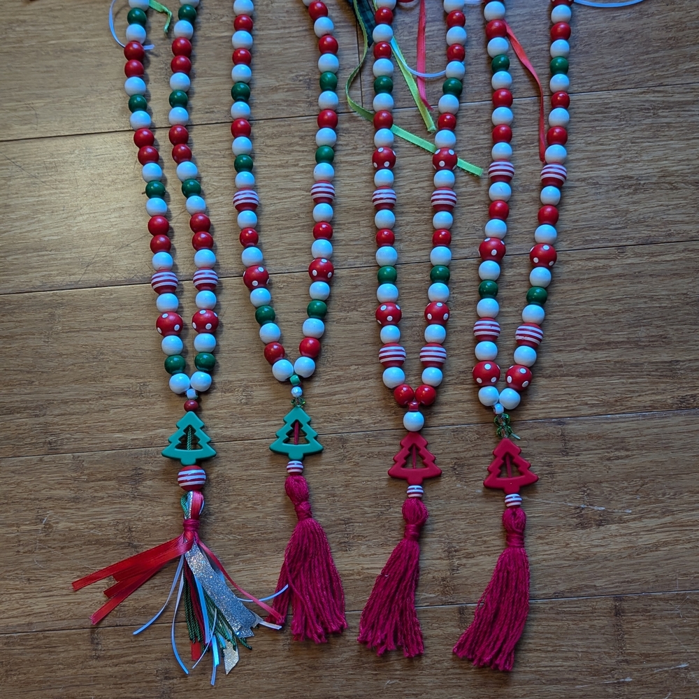 Festive Beaded Christmas Tree Garland